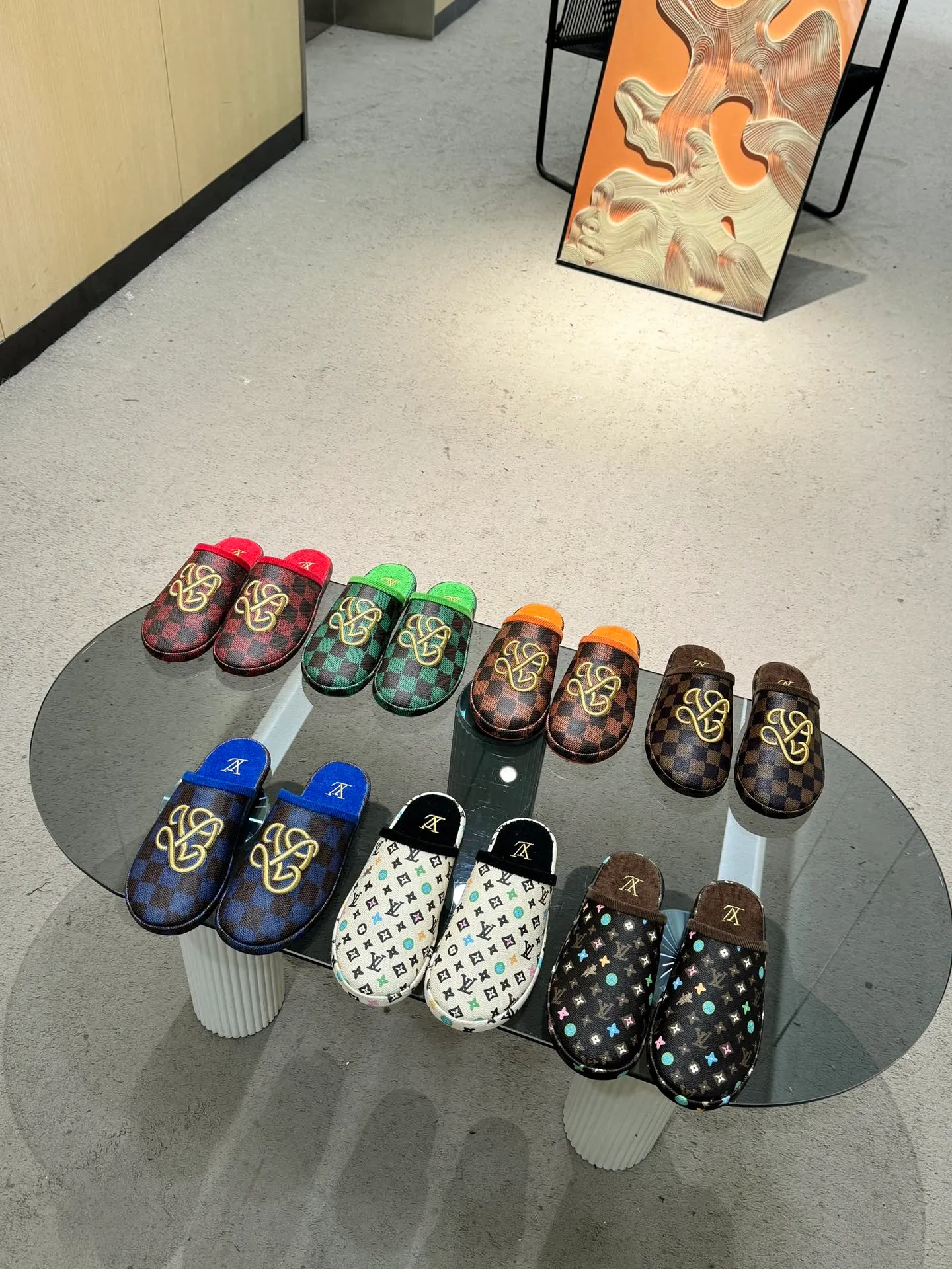 👟👟Ex-factory price 320👟👟 The 2024 couple’s counter features the latest hard goods of LV and Loewe co-branded slippers🆕 ✿Purchase level! Full of high-end feel! A popular model among bloggers at home and abroad, it’s retro and fashionable and looks amazing on your feet! Official website main recommendation code number 35-46